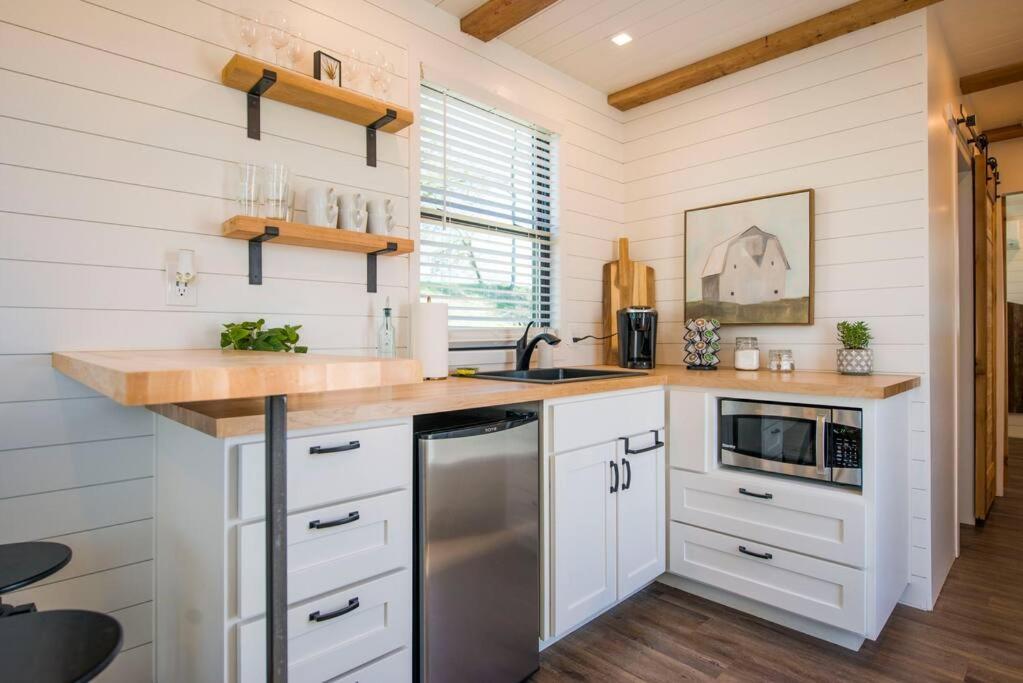 Container Home With Rooftop Views And Pickleball-Pecan Grove Bellmead Eksteriør bilde