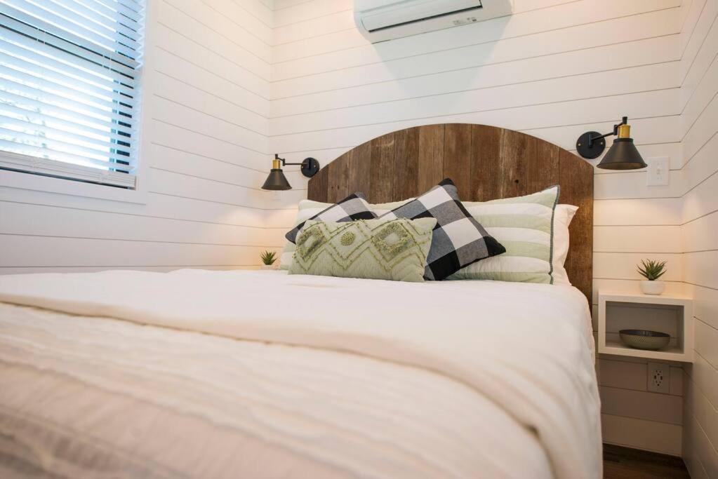Container Home With Rooftop Views And Pickleball-Pecan Grove Bellmead Eksteriør bilde