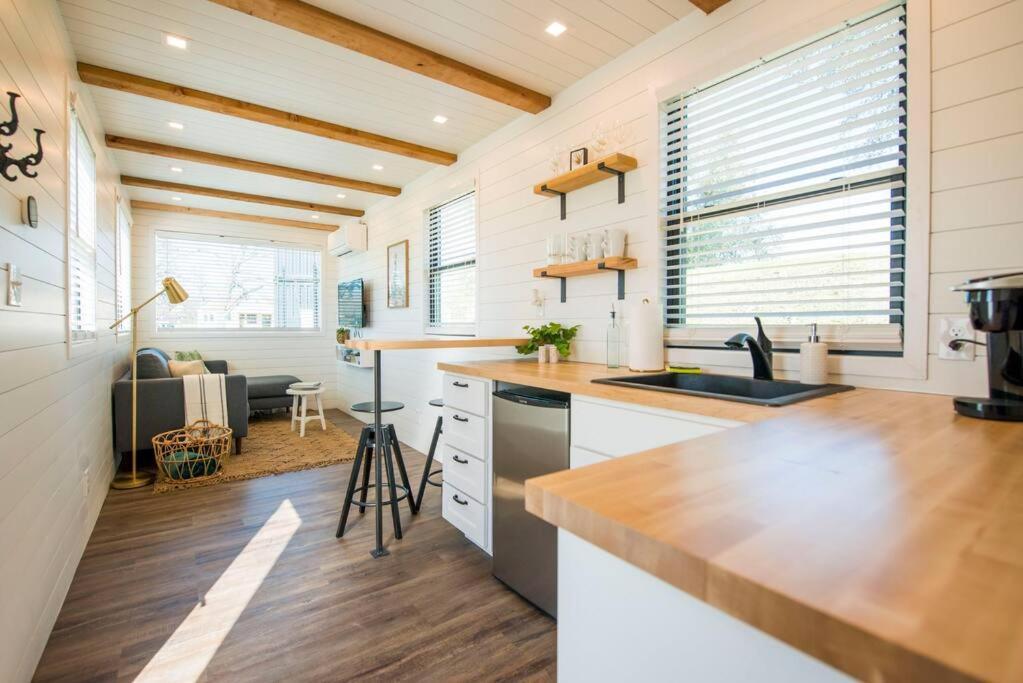 Container Home With Rooftop Views And Pickleball-Pecan Grove Bellmead Eksteriør bilde