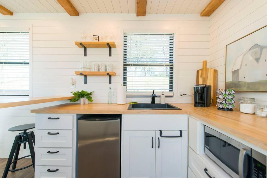 Container Home With Rooftop Views And Pickleball-Pecan Grove Bellmead Eksteriør bilde