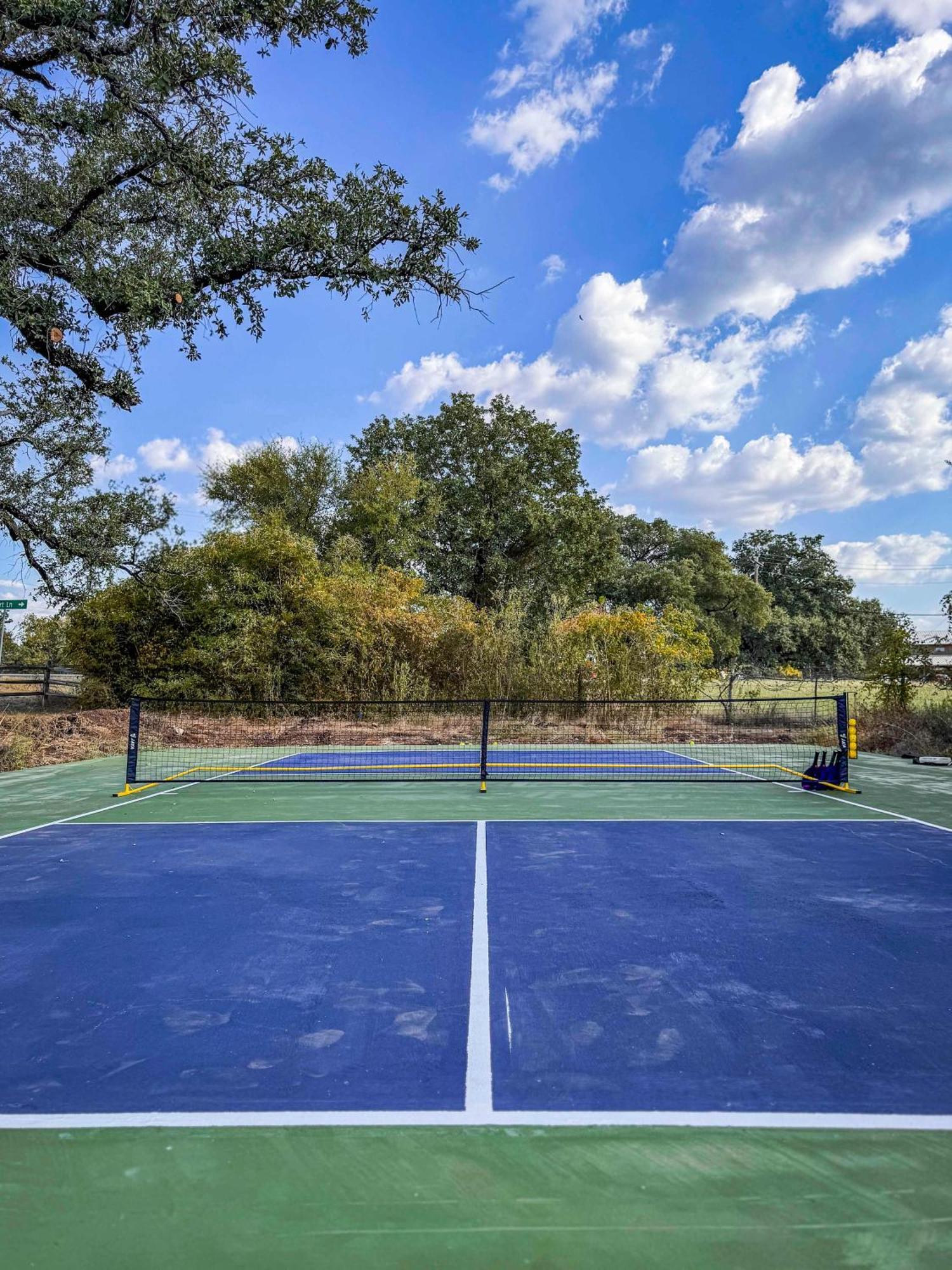 Container Home With Rooftop Views And Pickleball-Pecan Grove Bellmead Eksteriør bilde