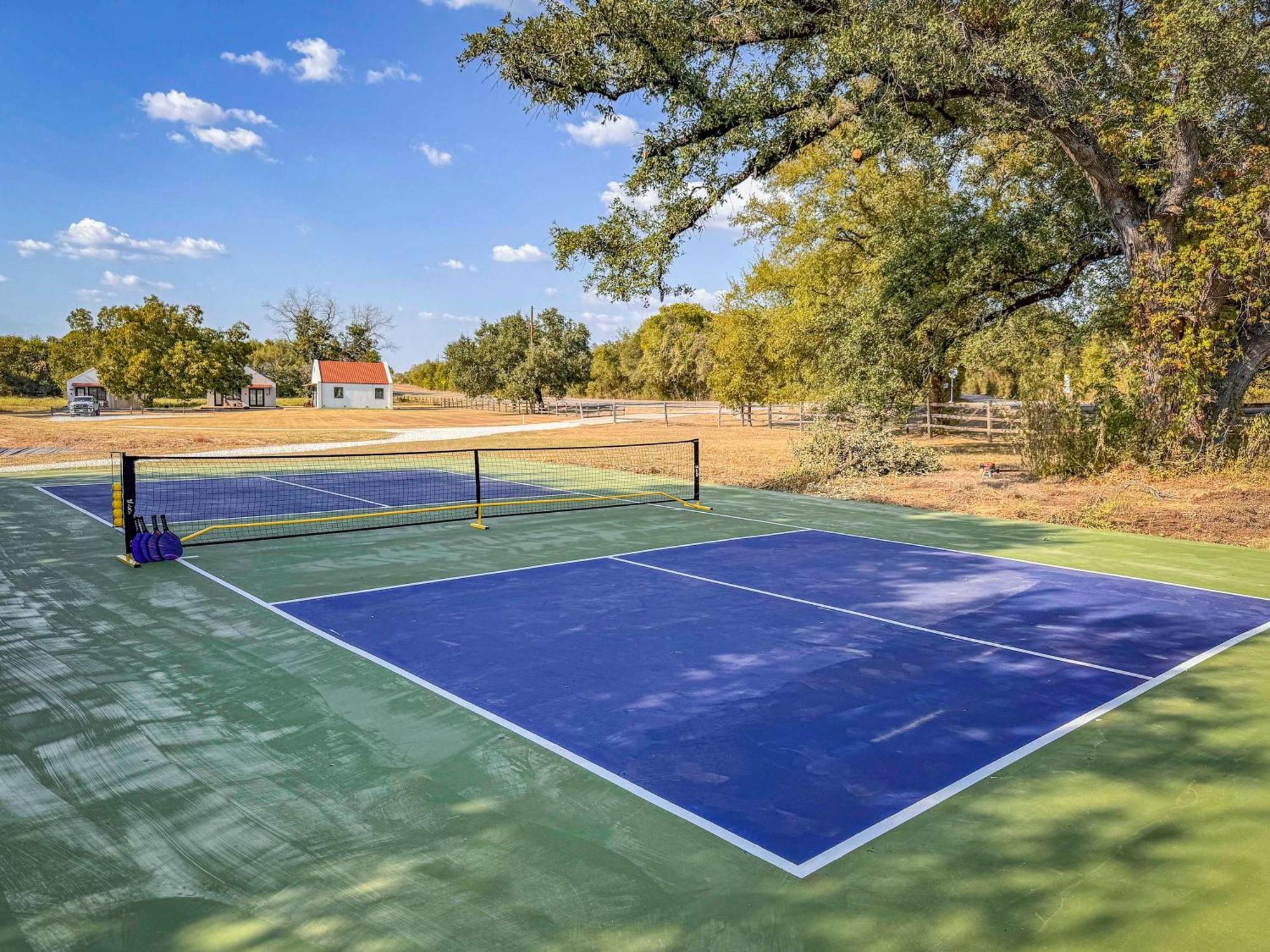 Container Home With Rooftop Views And Pickleball-Pecan Grove Bellmead Eksteriør bilde