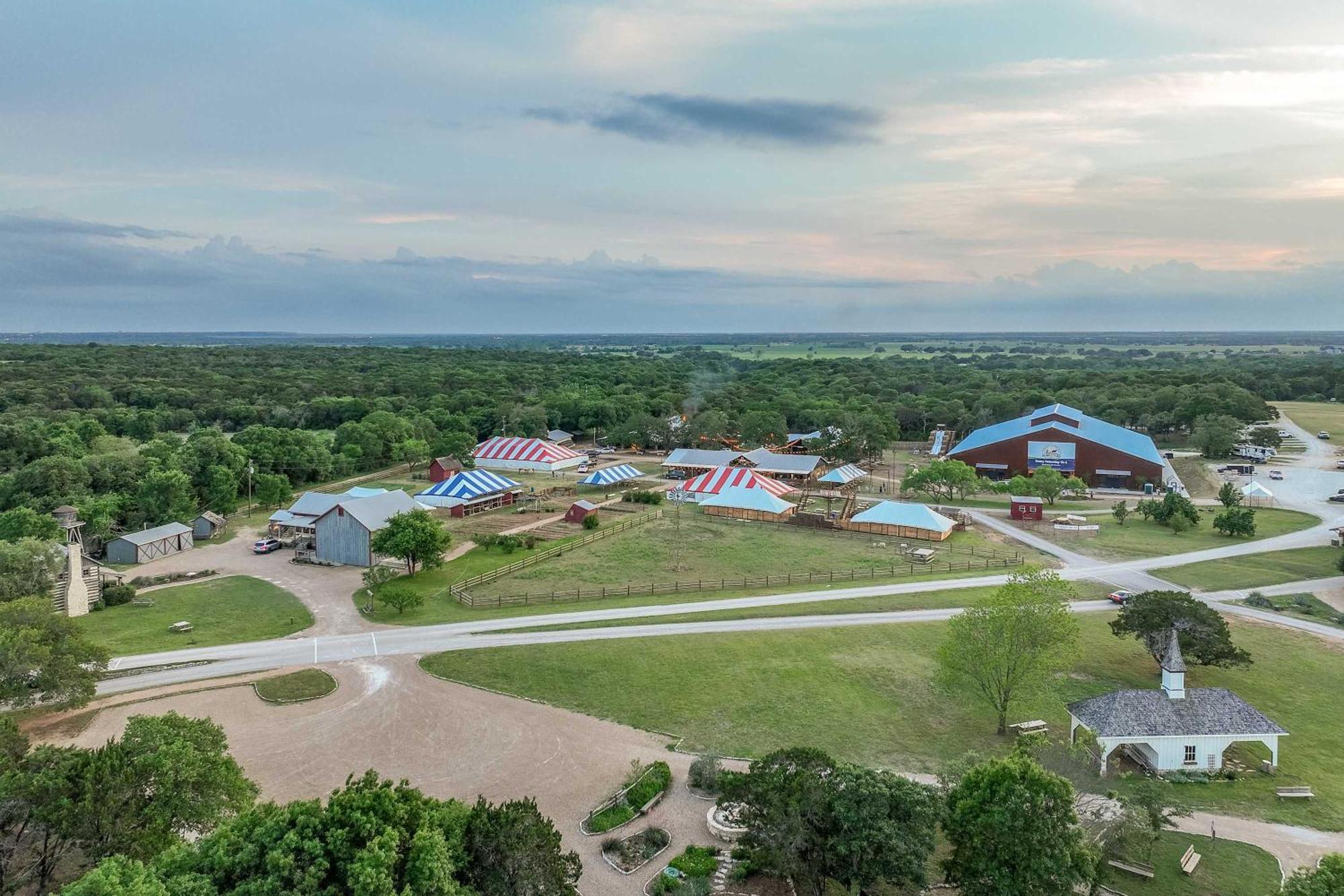 Container Home With Rooftop Views And Pickleball-Pecan Grove Bellmead Eksteriør bilde