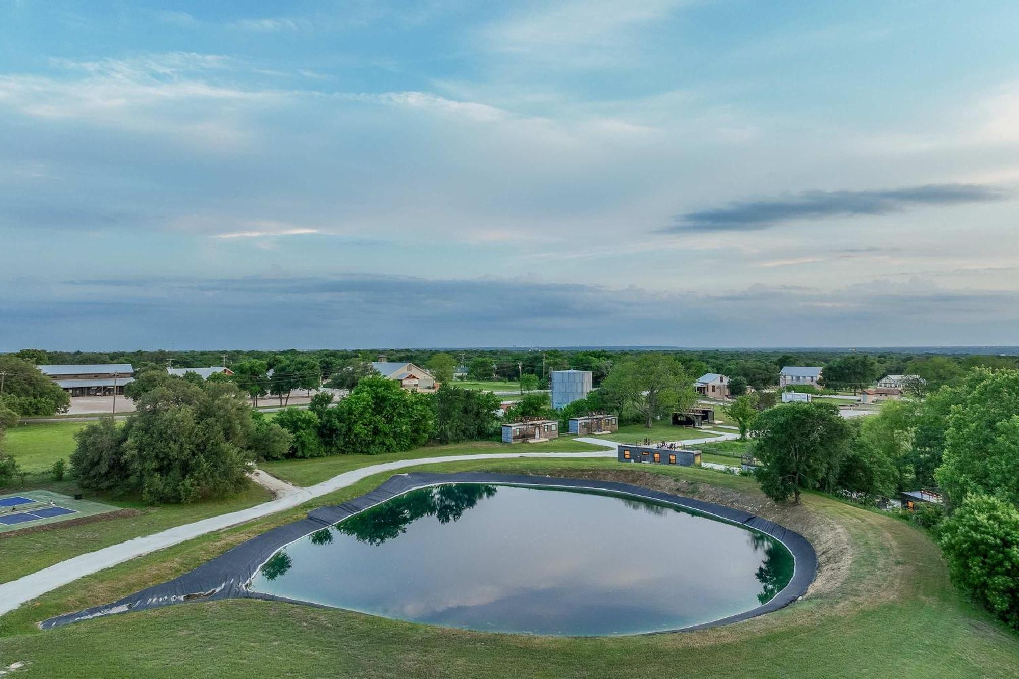 Container Home With Rooftop Views And Pickleball-Pecan Grove Bellmead Eksteriør bilde