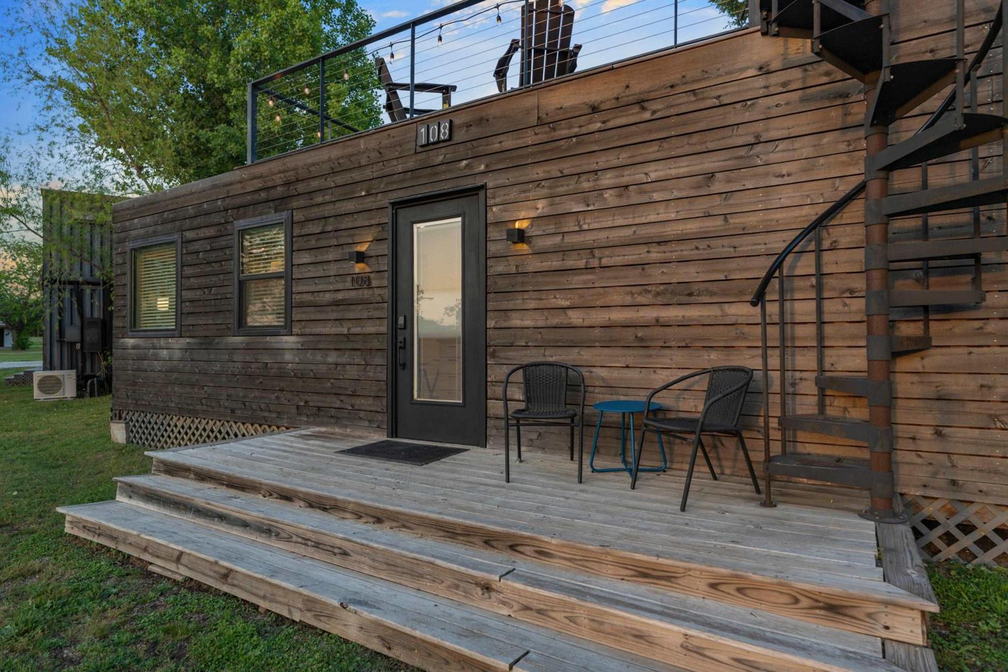 Container Home With Rooftop Views And Pickleball-Pecan Grove Bellmead Eksteriør bilde