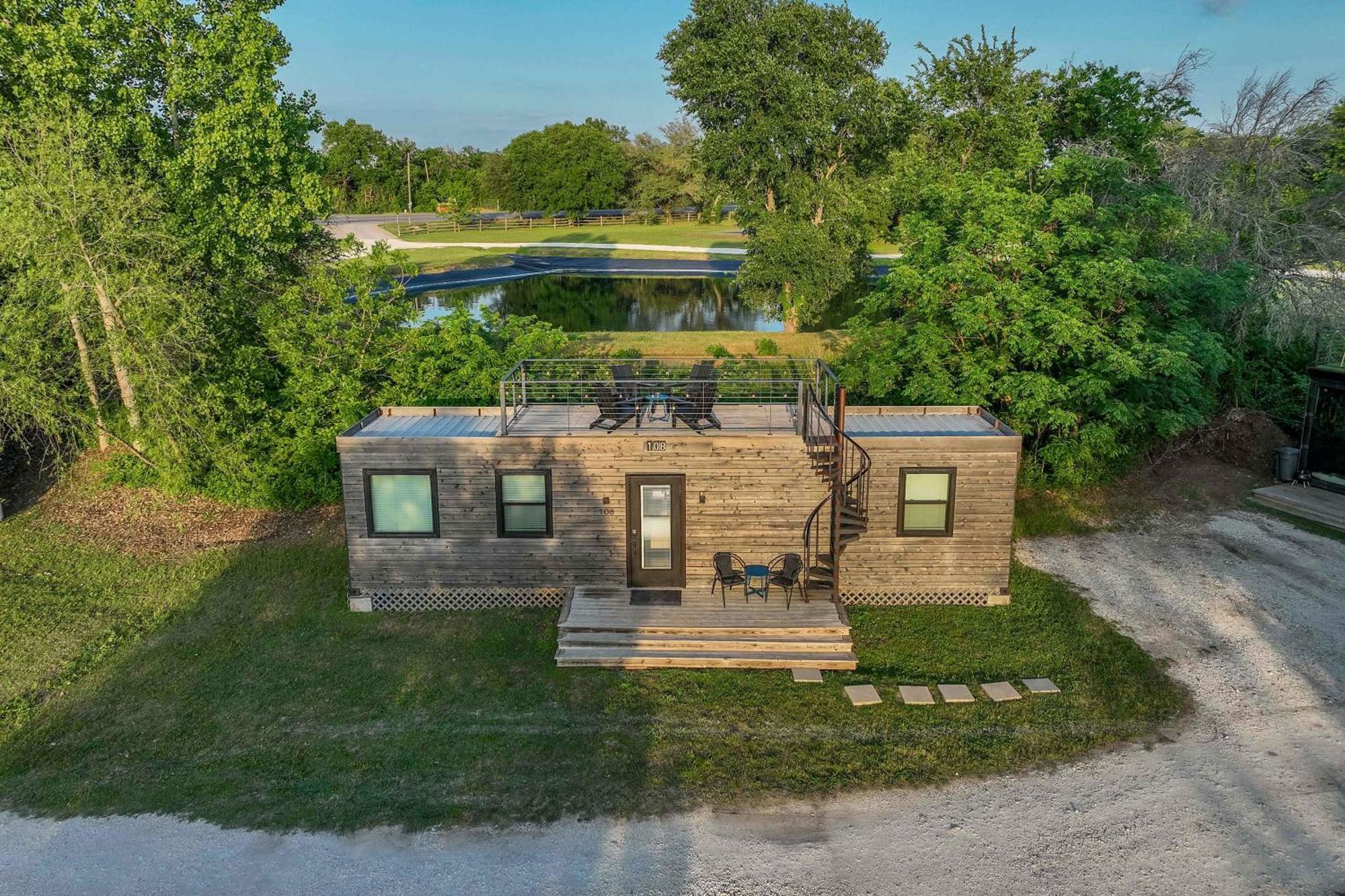 Container Home With Rooftop Views And Pickleball-Pecan Grove Bellmead Eksteriør bilde