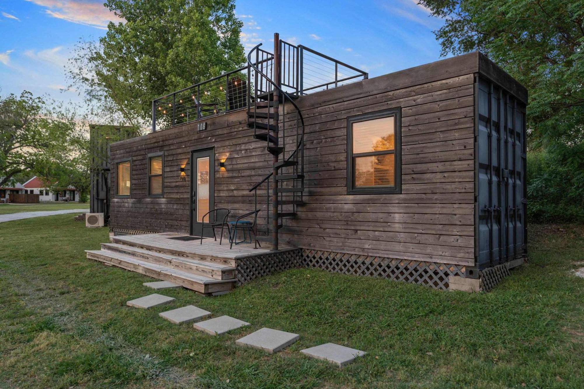 Container Home With Rooftop Views And Pickleball-Pecan Grove Bellmead Eksteriør bilde